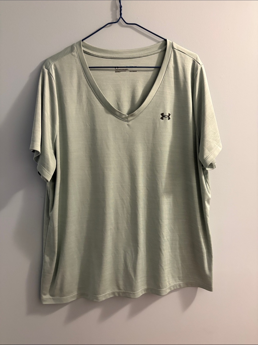 Under Armour Women’s V-Neck Tee in Sage Green